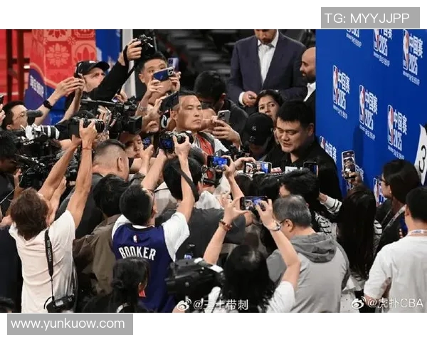 姚明精彩表现引发观众热烈喝彩现场气氛火爆不容错过