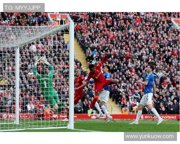 英超两大豪门激战,利物浦绝平曼联,榜首争夺陷入胶着局面 英超两大豪门激战,利物浦绝平曼联,榜首争夺陷入胶着局面